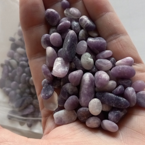 Amethyst Small Tumbled Crystal Stones. - Picture 4 of 5